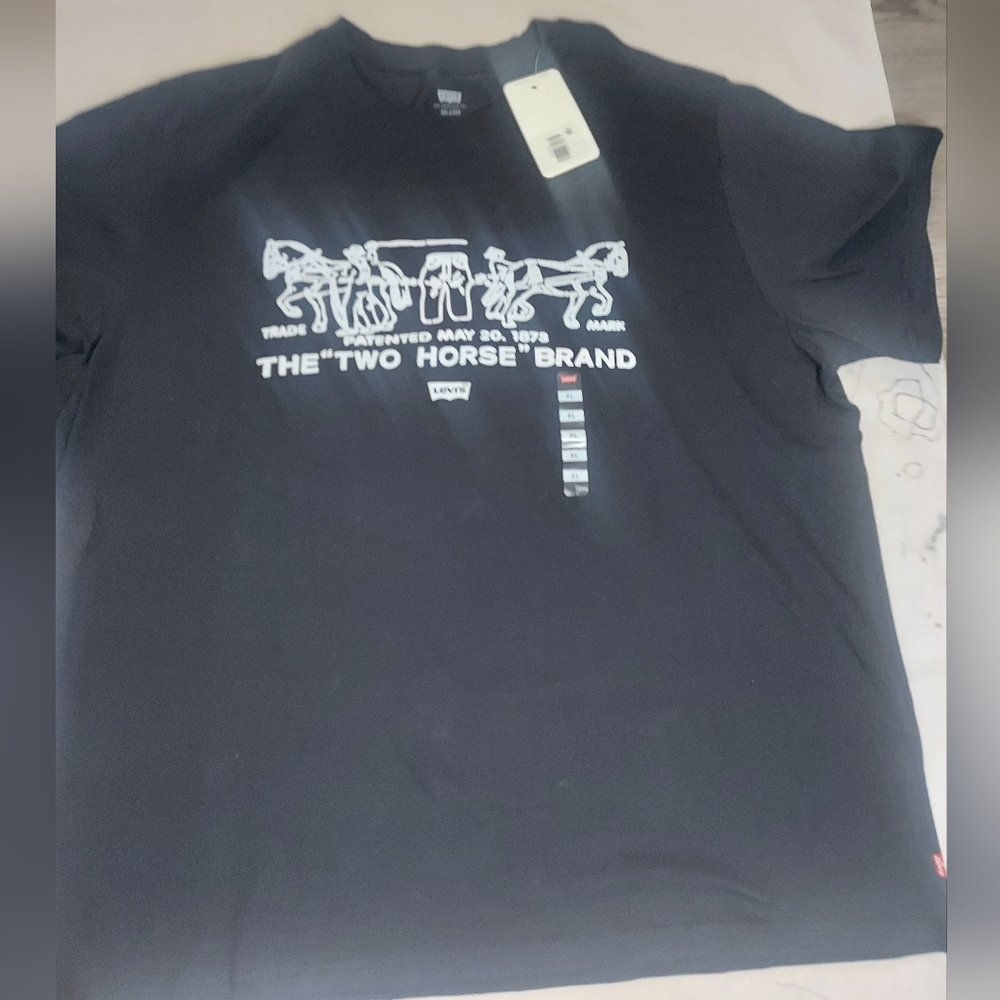 Levi's Black Graphic T-Shirt for Men's SIZE.XL
